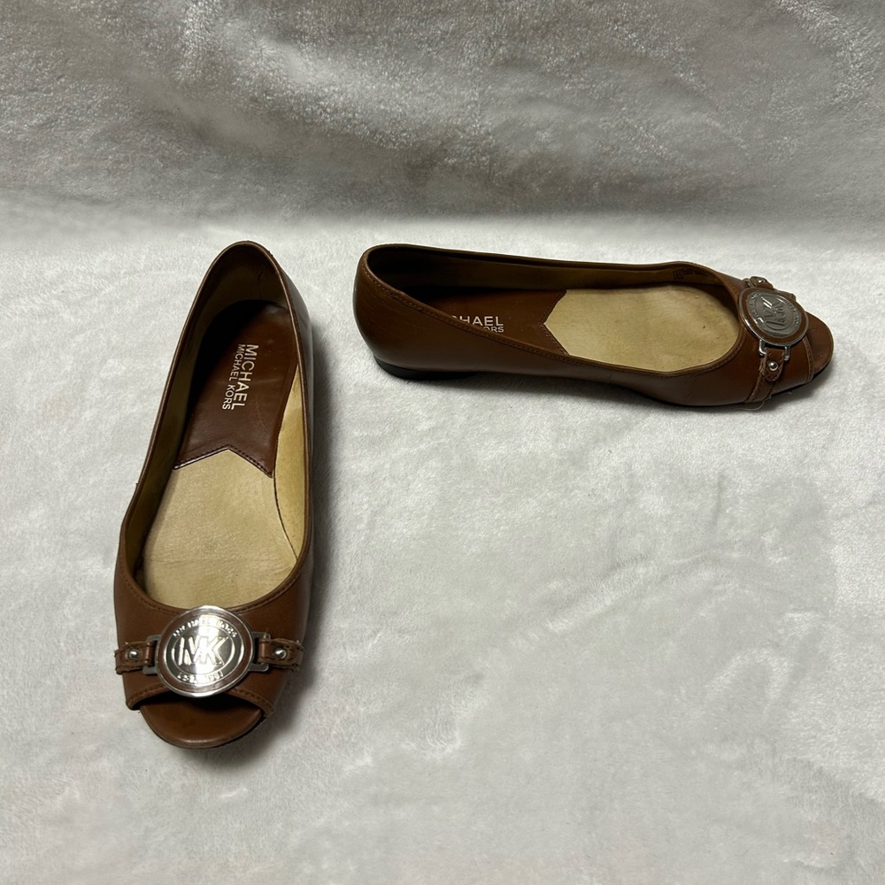 Women’s Michael Kors brown leather open toe flats shoes size 7.5